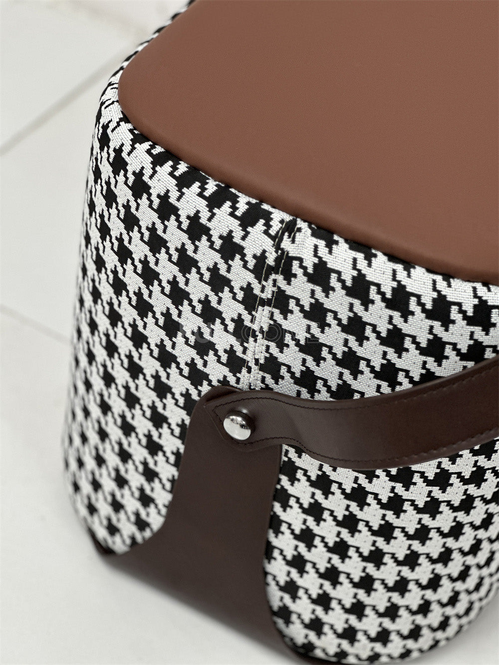 The Saddle Stool