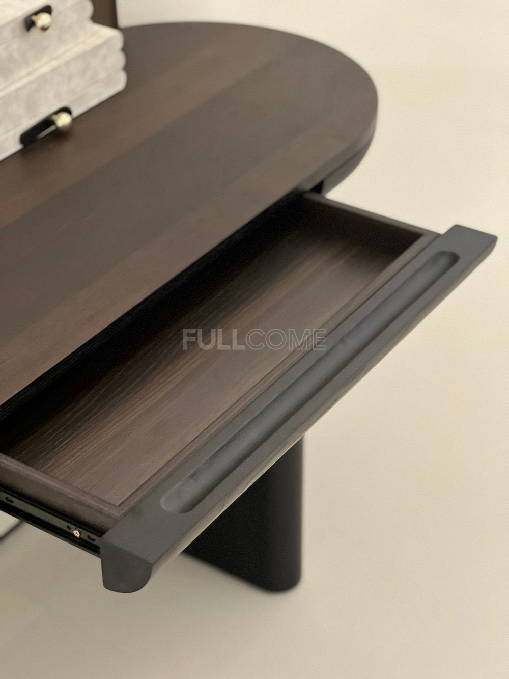 The Bullnose Console