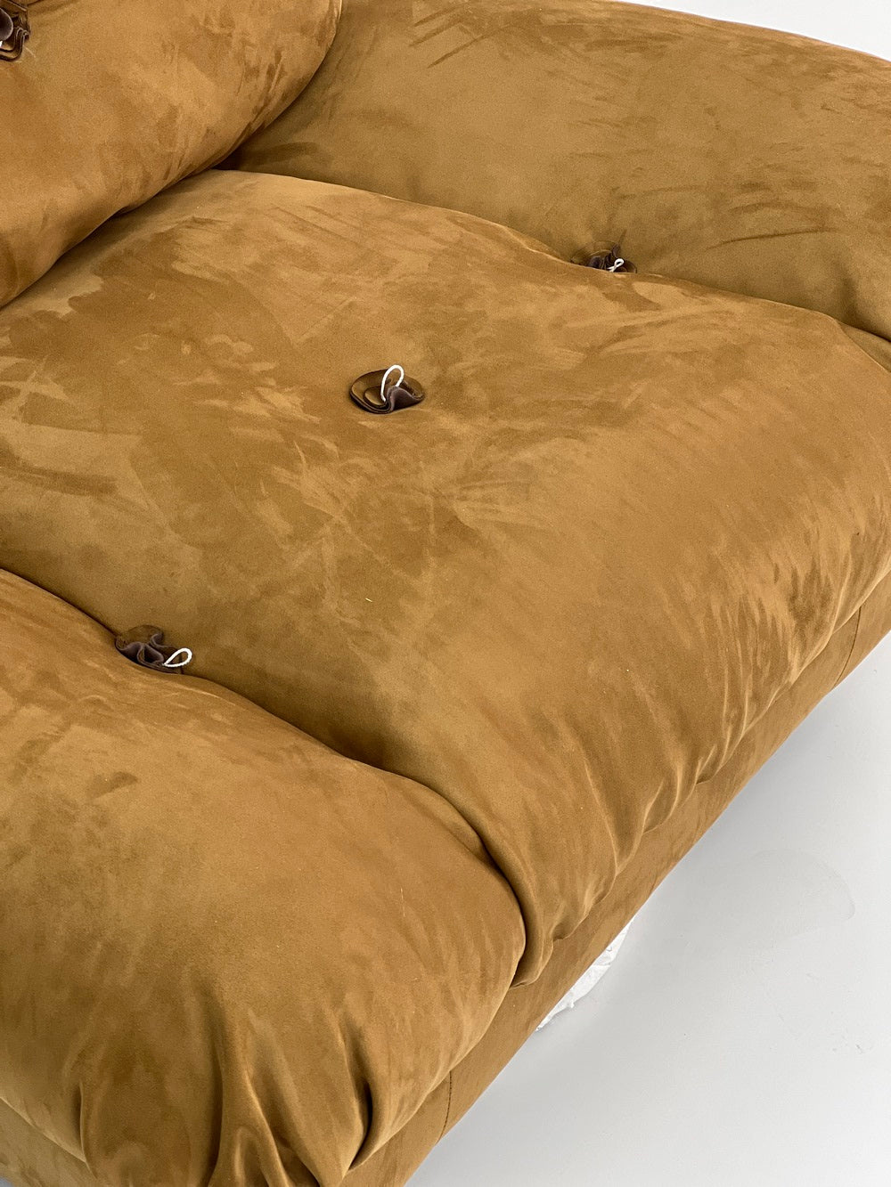 The Loop Button Swivel Chair