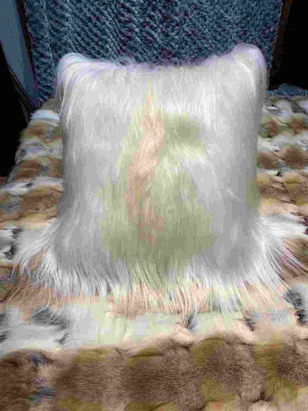R5620BZ Large Goat (Golden Fleece Goat) Whole Hide Natural Color Throw Pillow