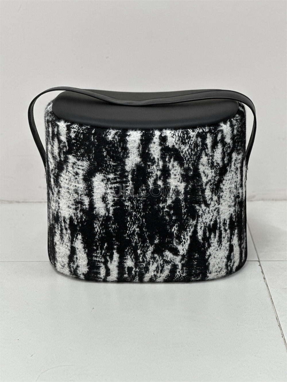 The Saddle Stool