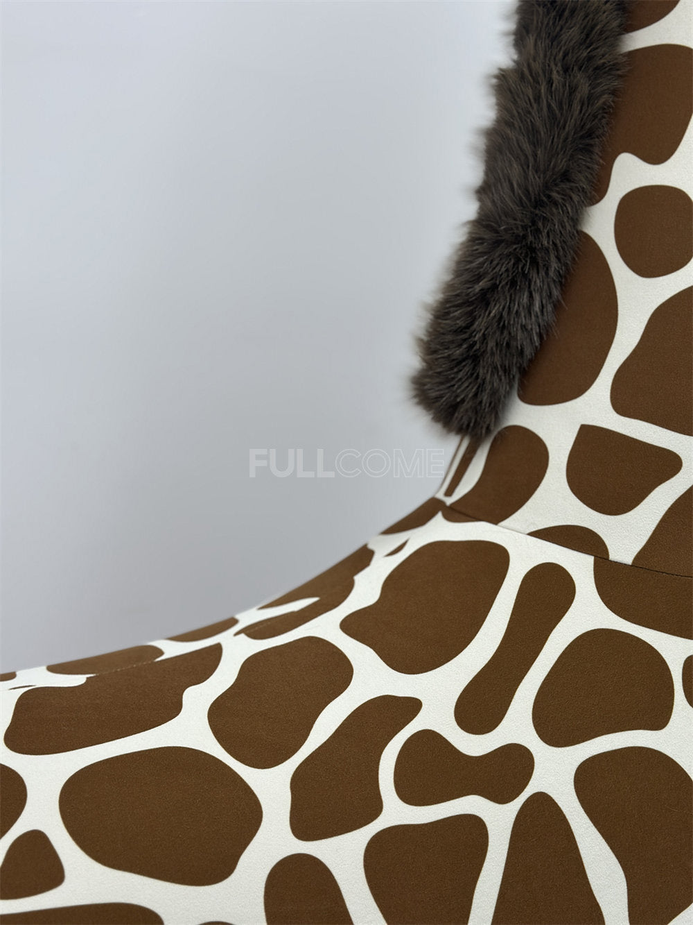 The Long-Necked Giraffe Kids Seat