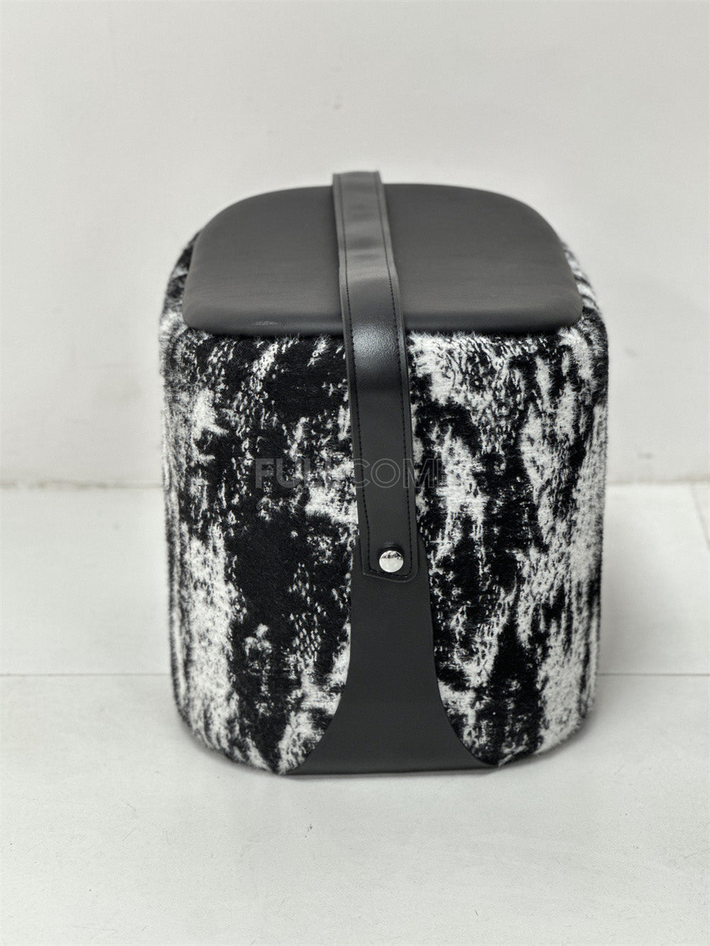 The Saddle Stool