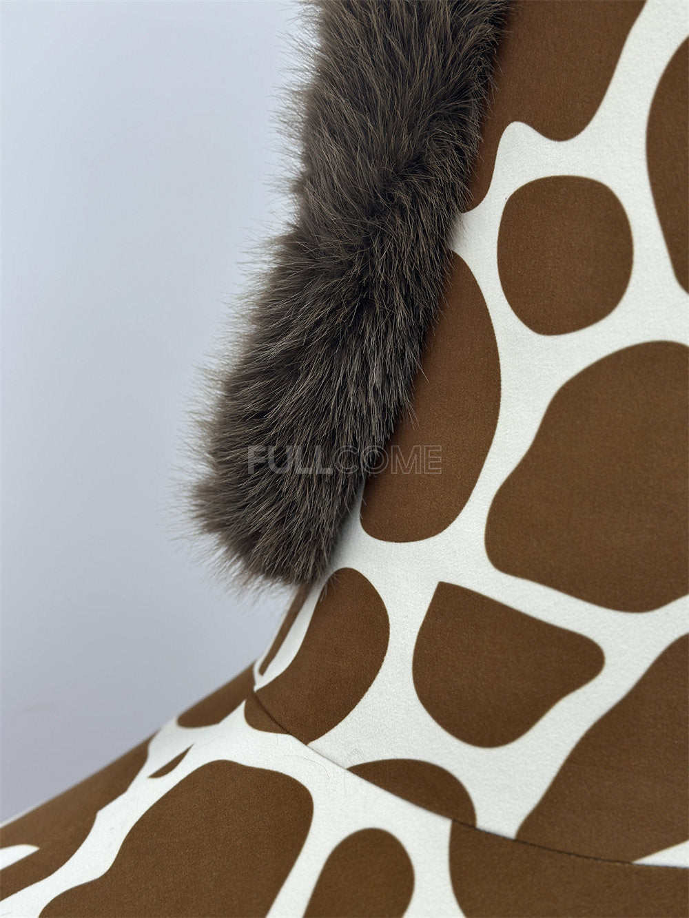 The Long-Necked Giraffe Kids Seat