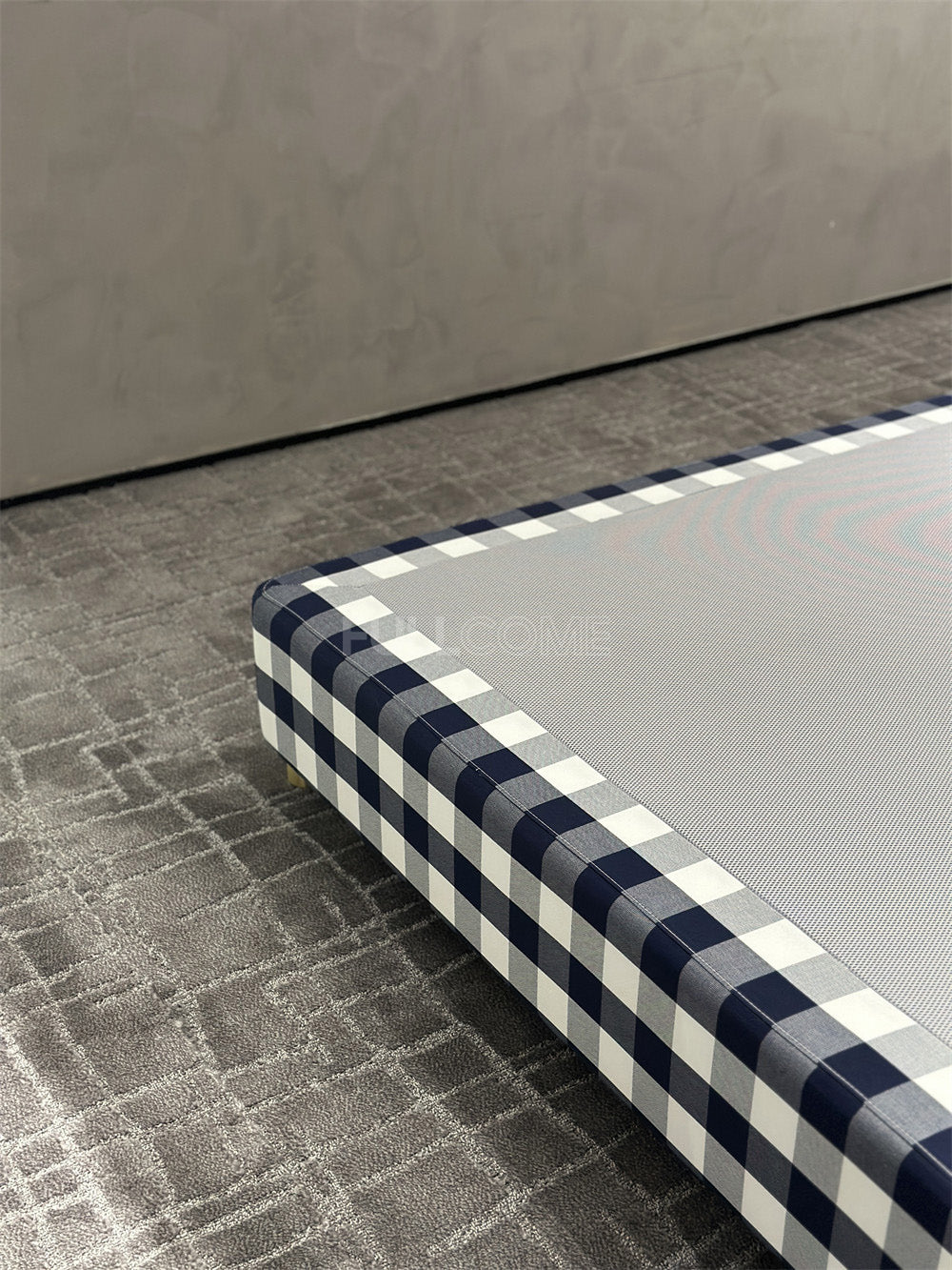 The Check Wrap Bed Base