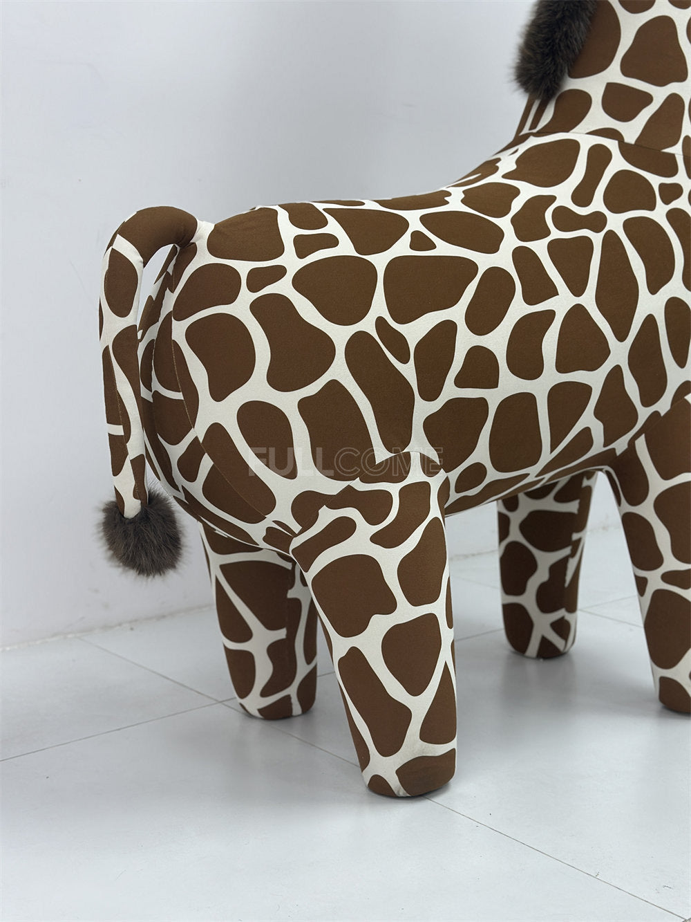 The Long-Necked Giraffe Kids Seat