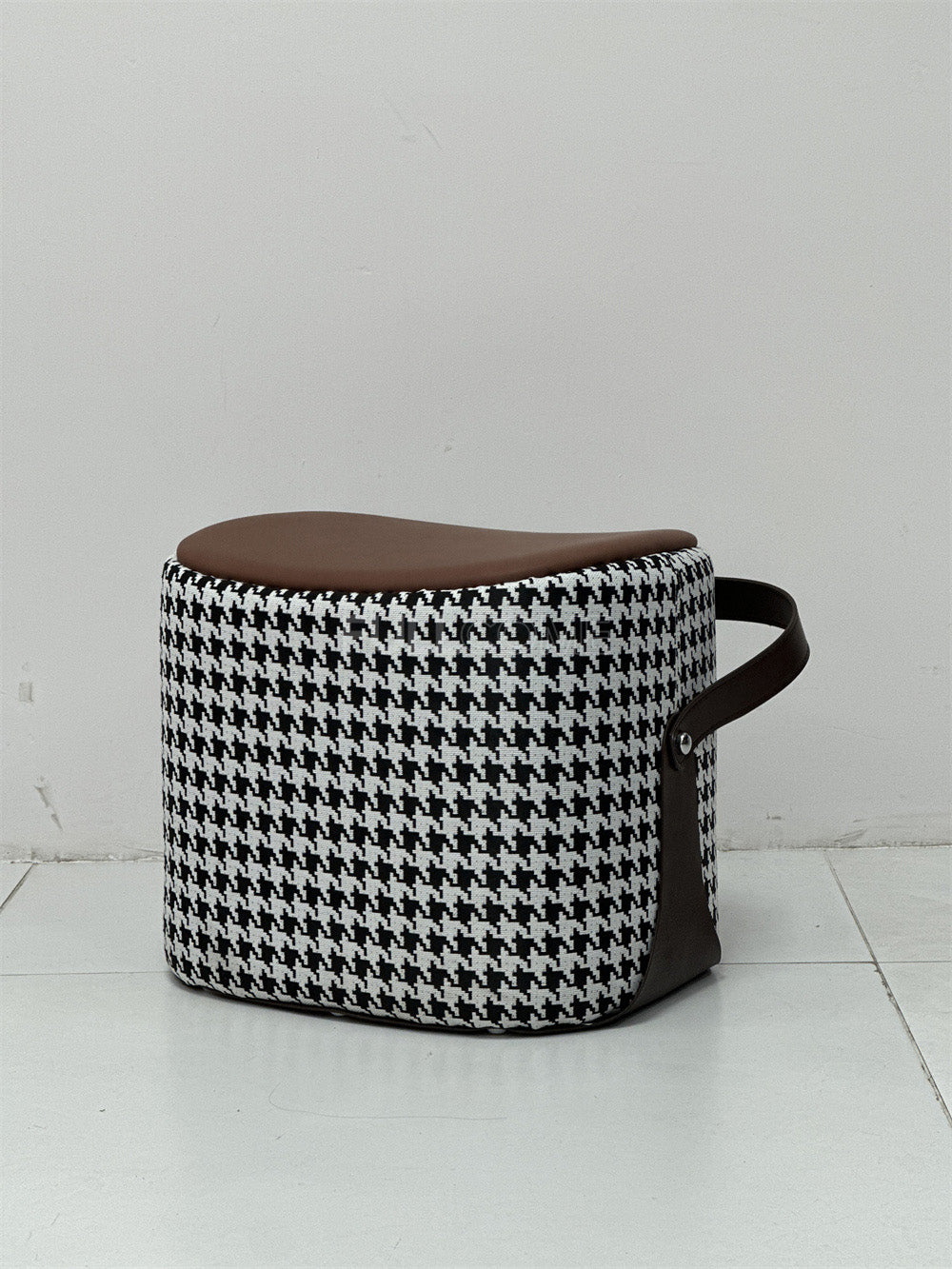 The Saddle Stool