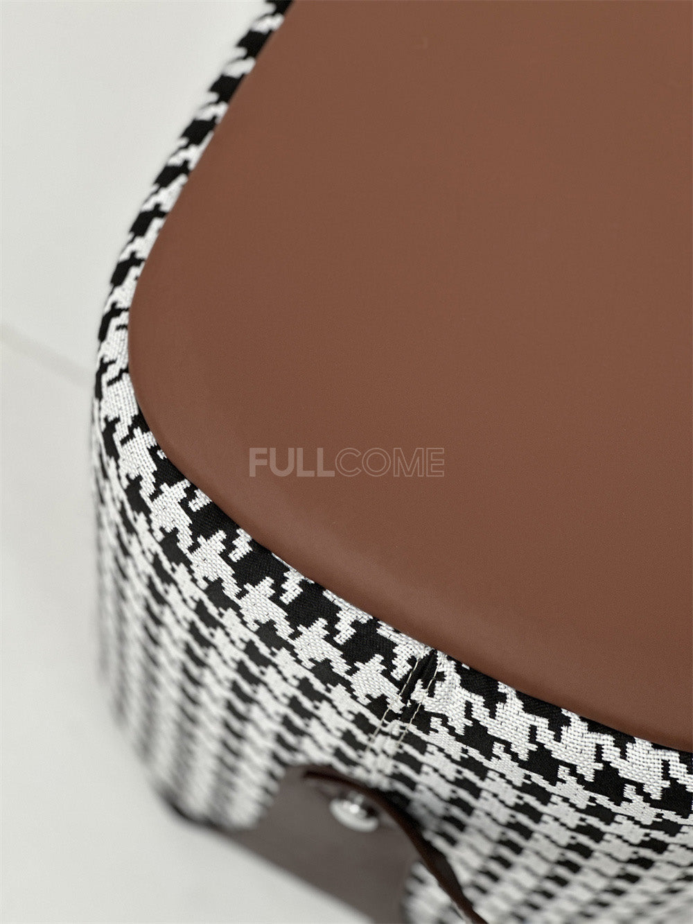 The Saddle Stool