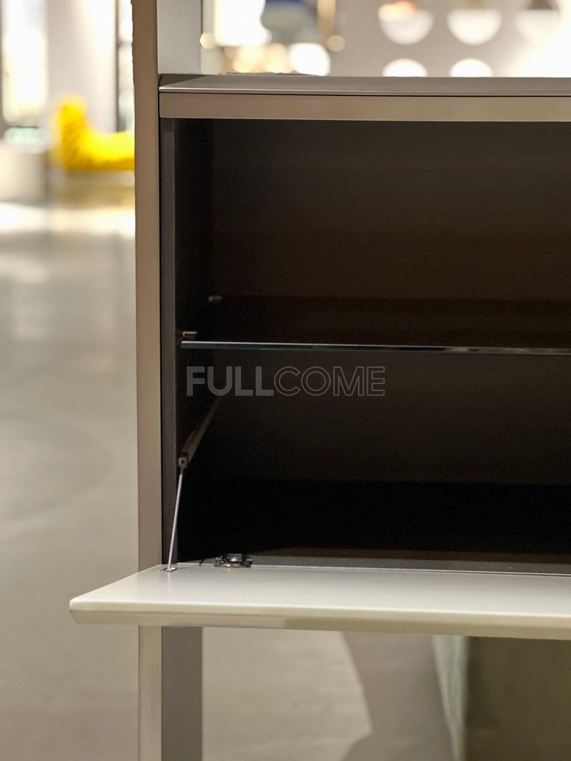 The Divider Shelf