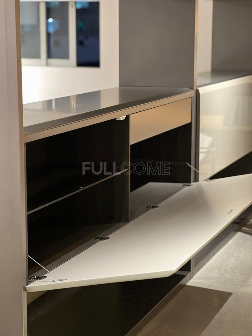 The Divider Shelf