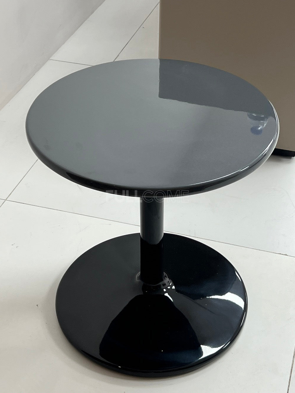 The High Gloss Round Side Table