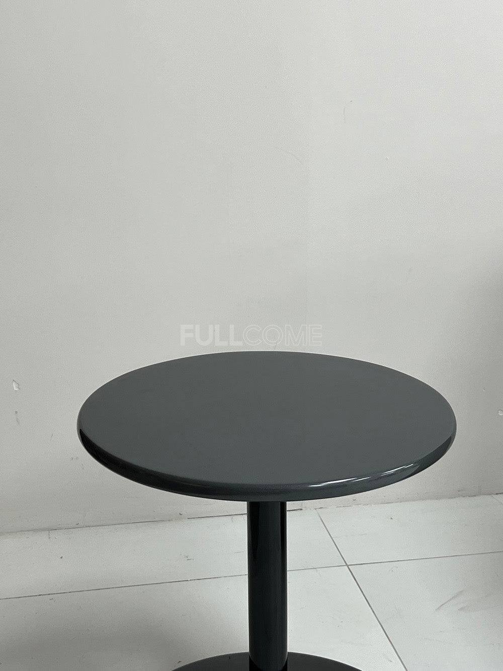 The High Gloss Round Side Table