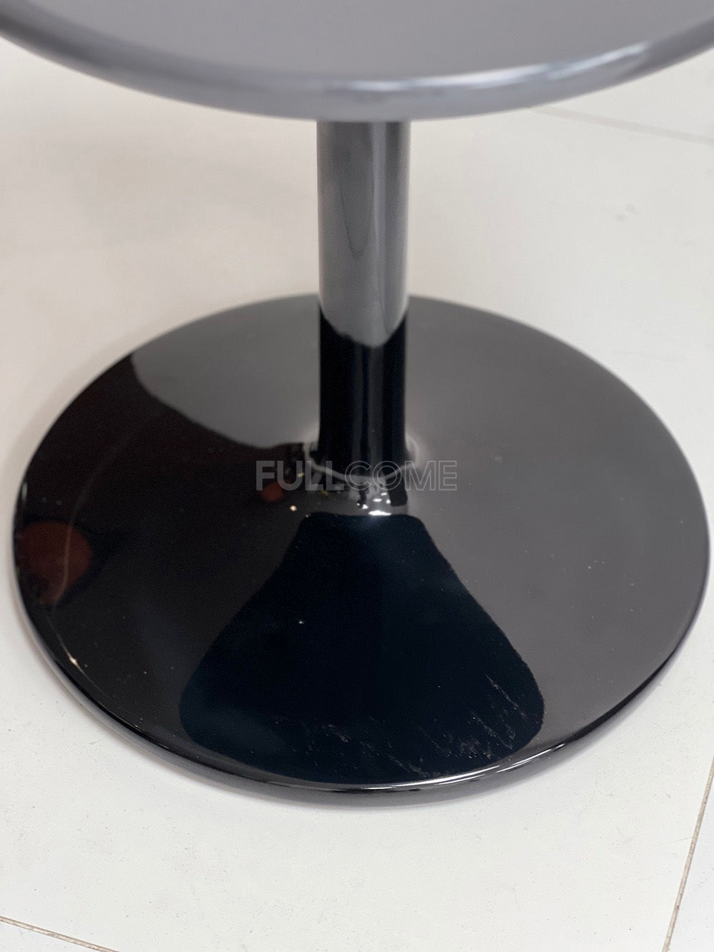 The High Gloss Round Side Table