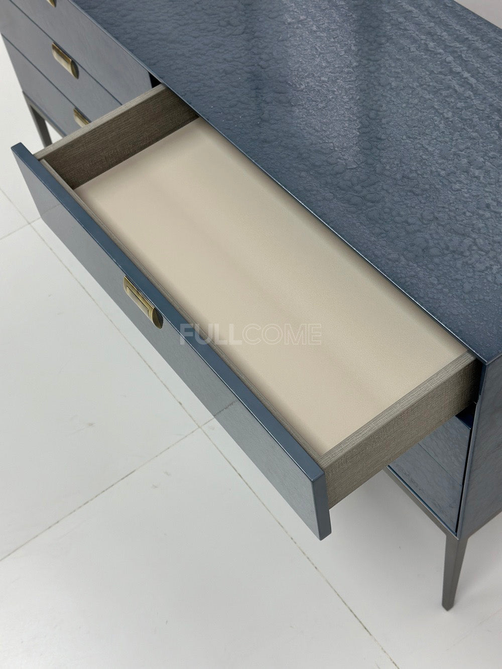 The Ripple Face Chest