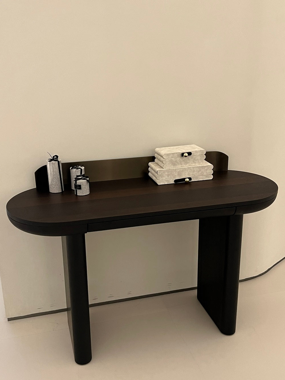 The Bullnose Console
