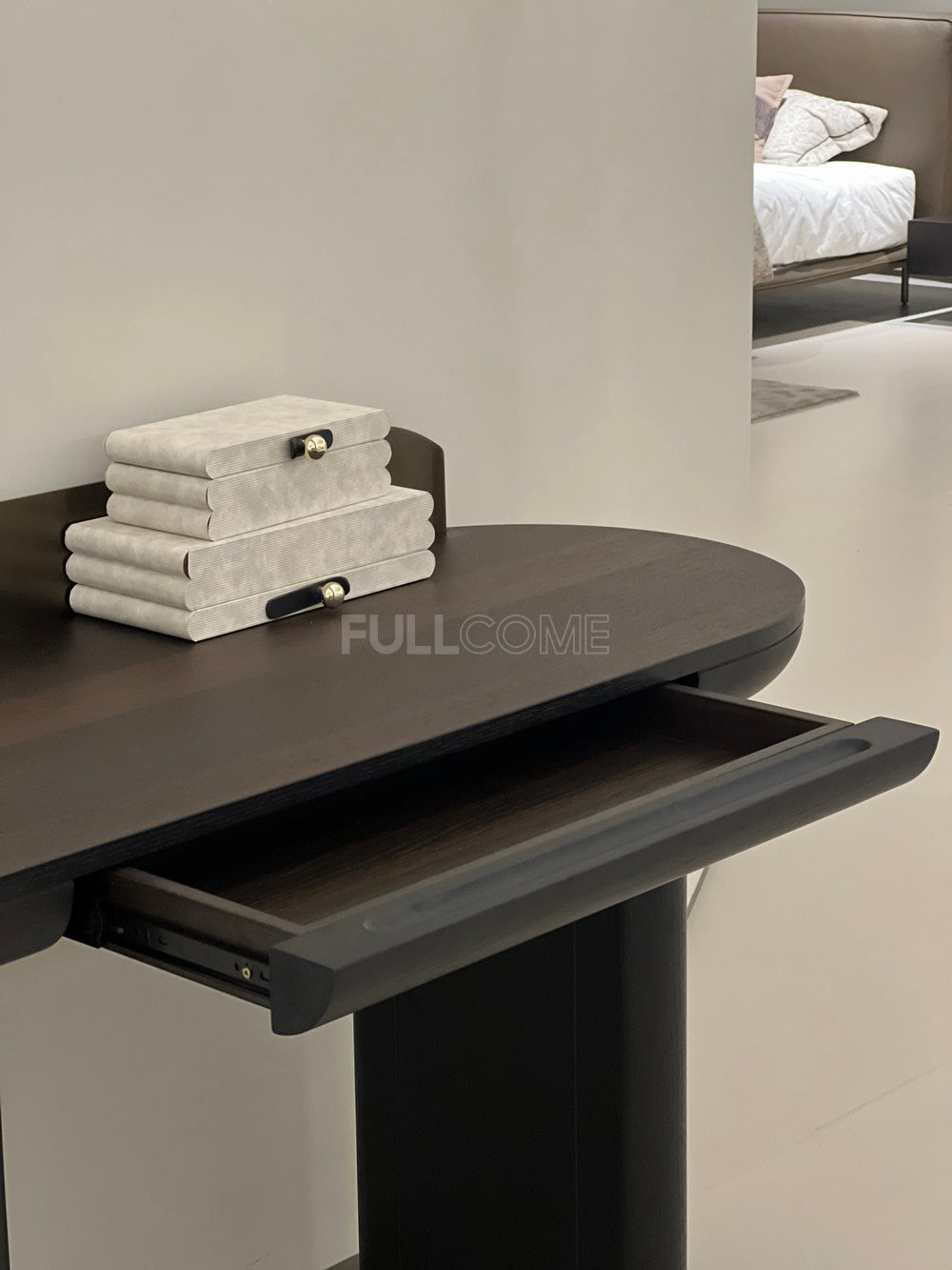 The Bullnose Console