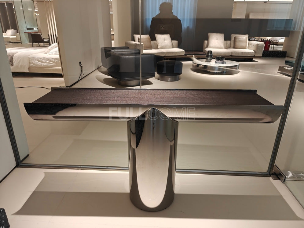 The Aurel Arch Console
