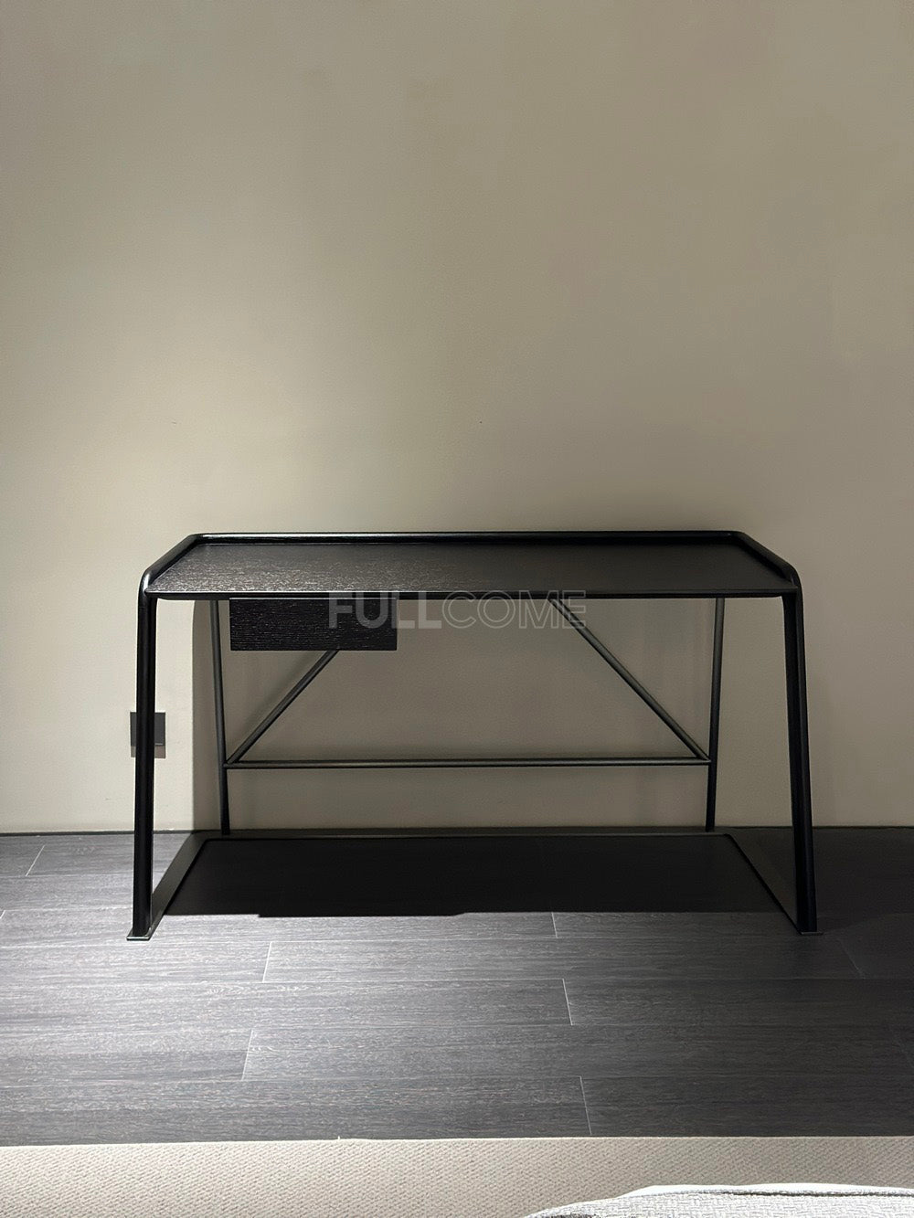 The Tray Rim Desk