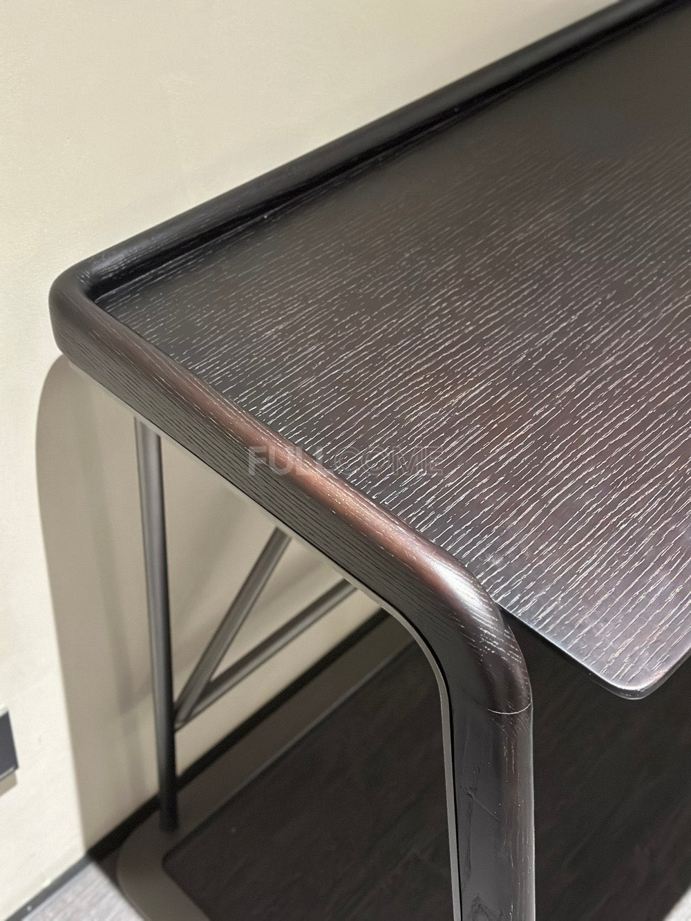 The Tray Rim Desk