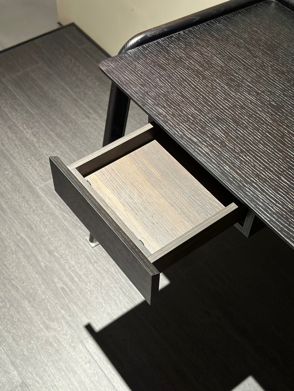 The Tray Rim Desk