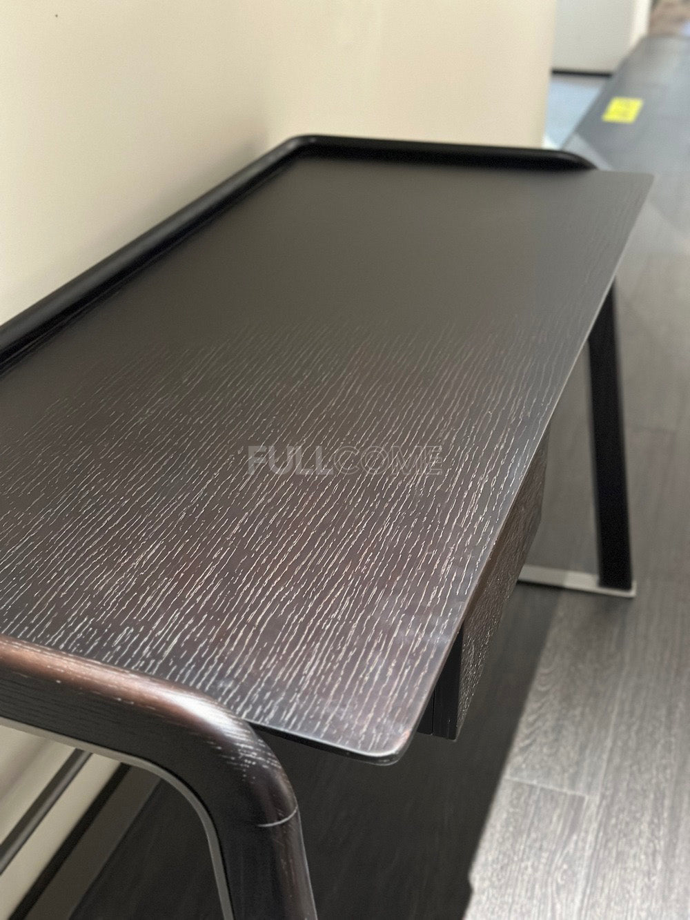 The Tray Rim Desk