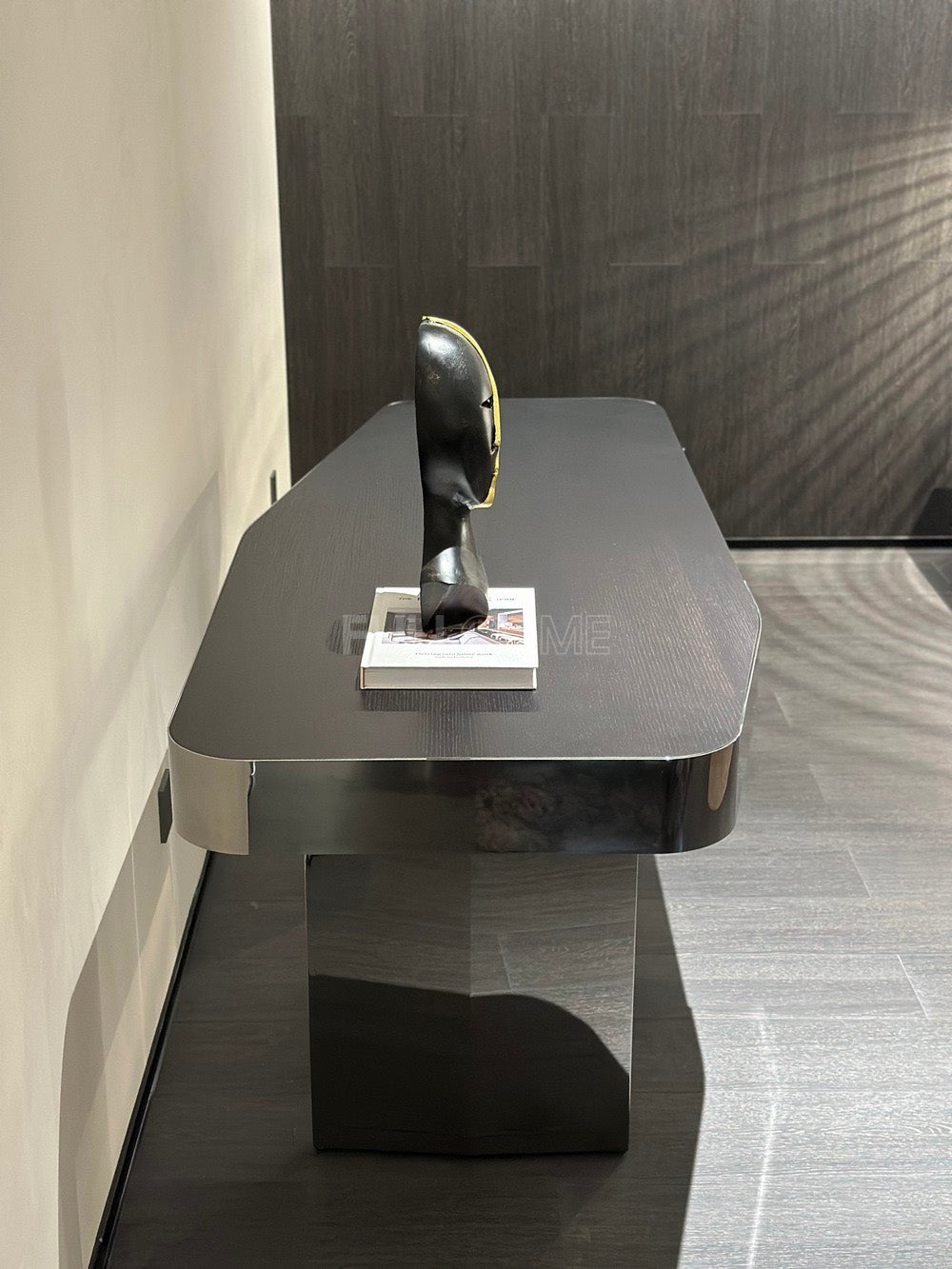 The Mirror Band Desk