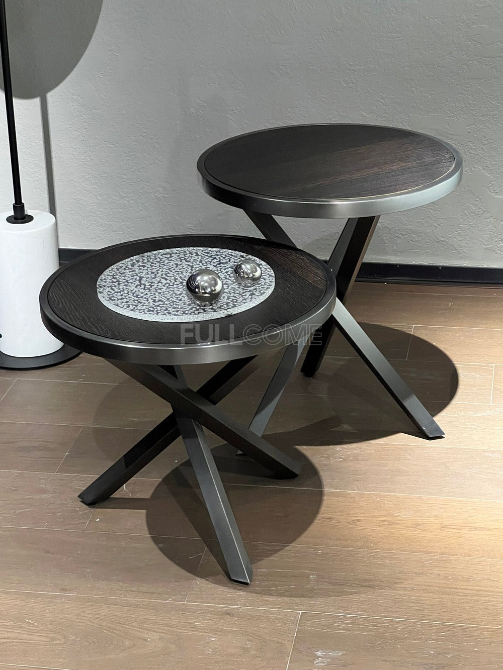 The Cross-Leg Round Tables