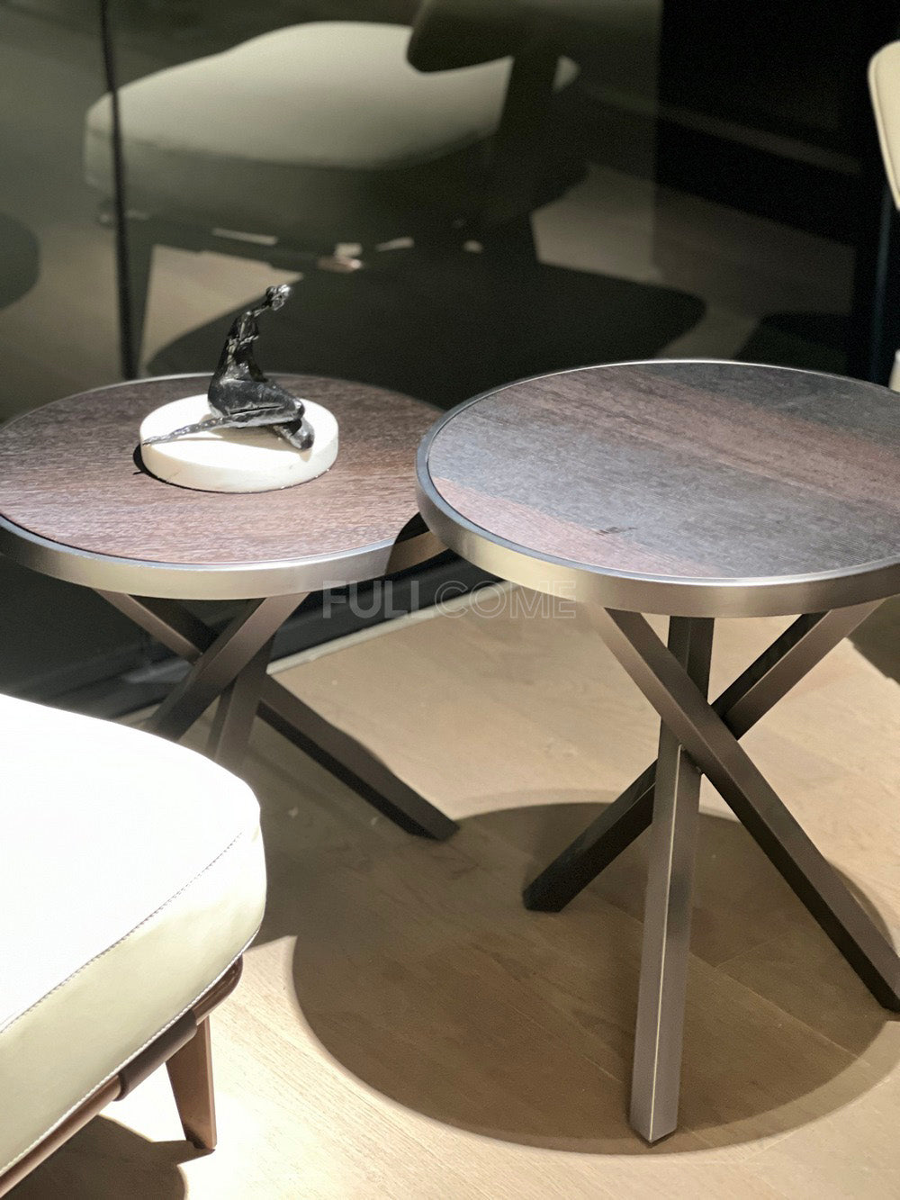 The Cross-Leg Round Tables