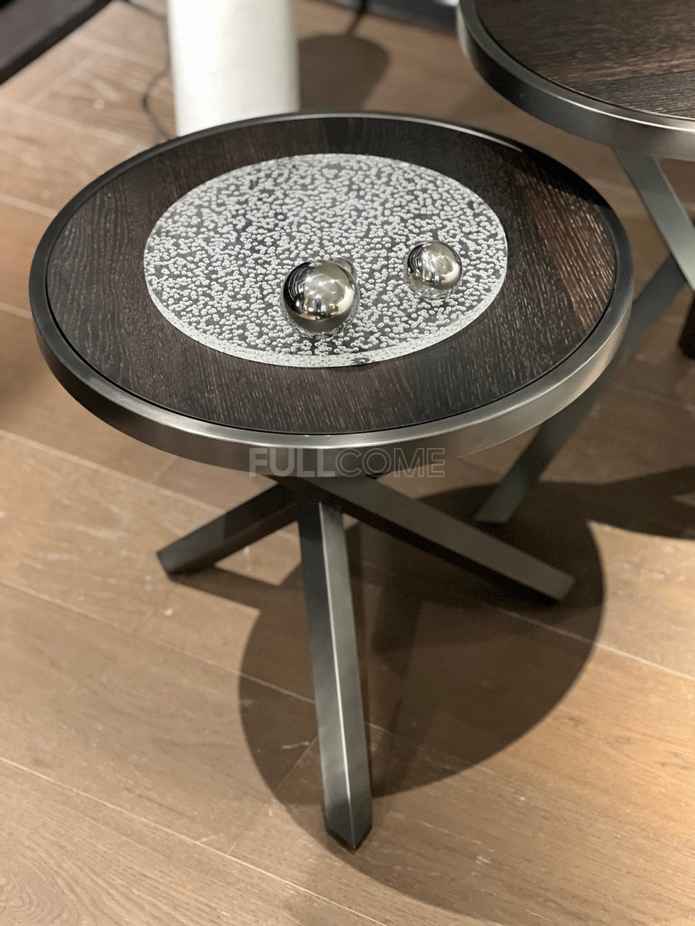 The Cross-Leg Round Tables
