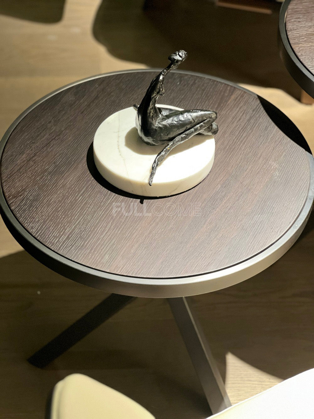 The Cross-Leg Round Tables