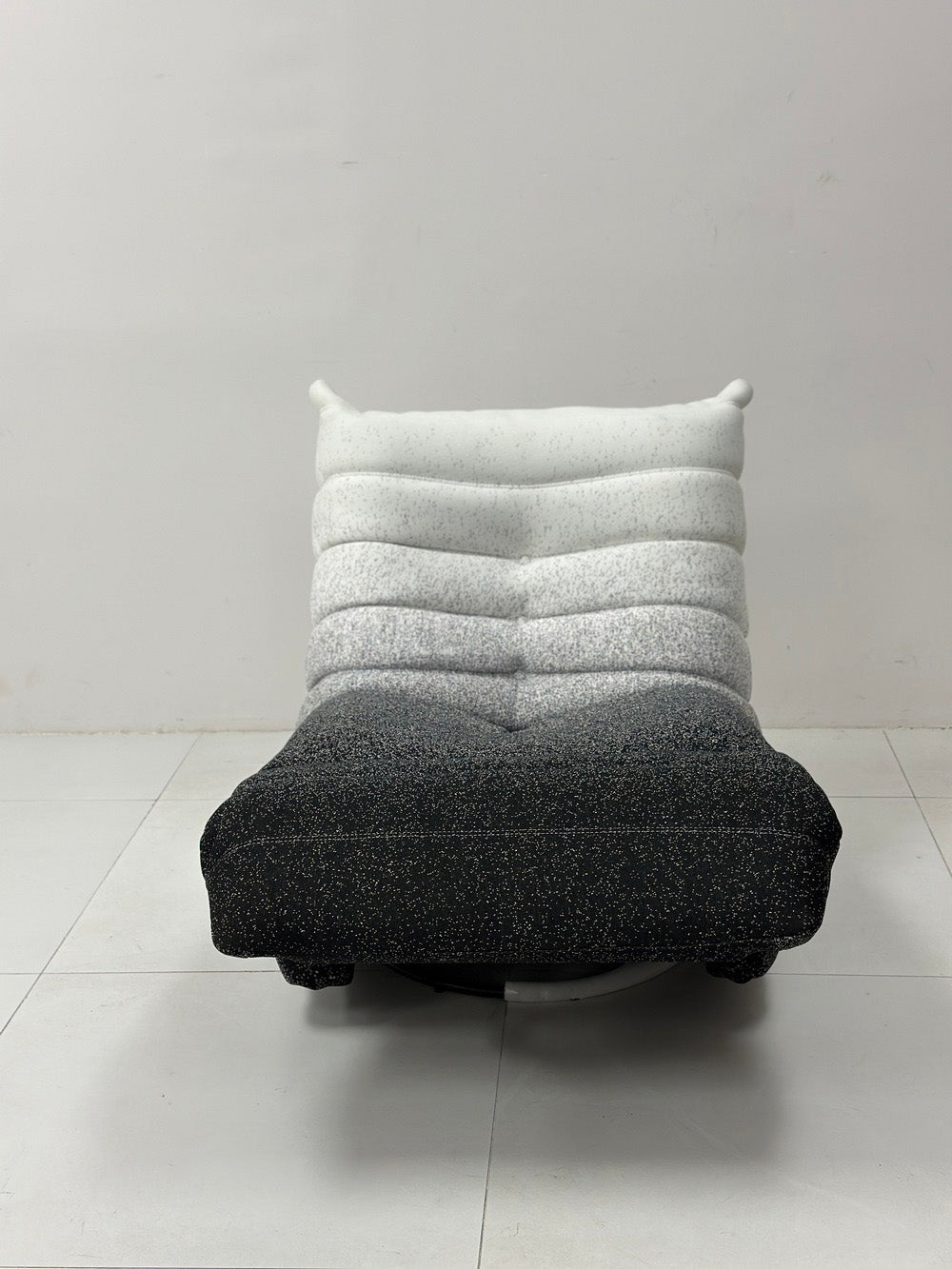 The Gradient Channel Lounge