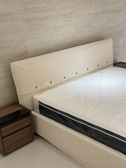 The Button Band Bed