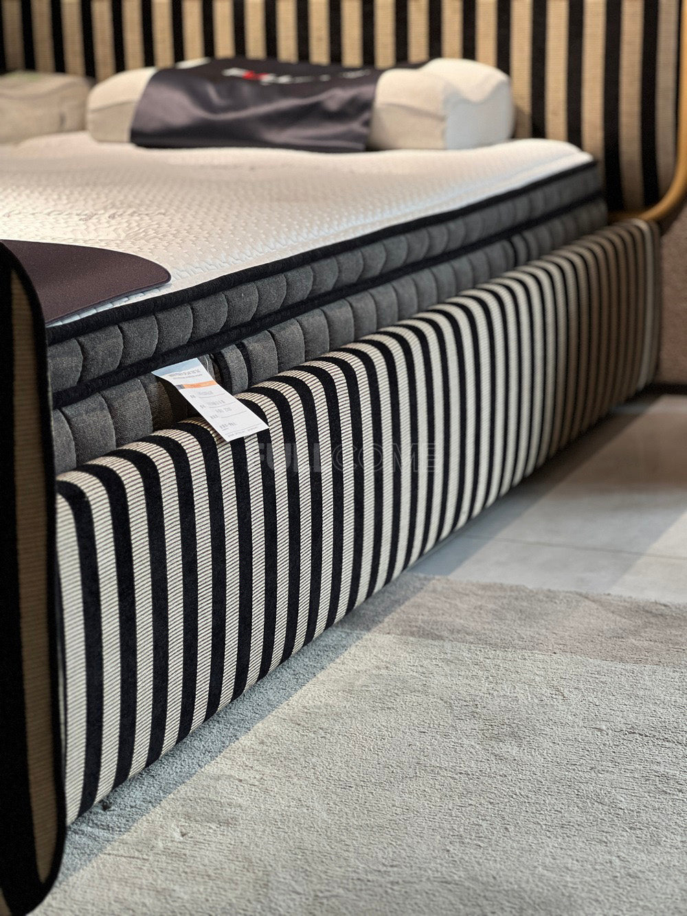 The Arch Stripe Bed