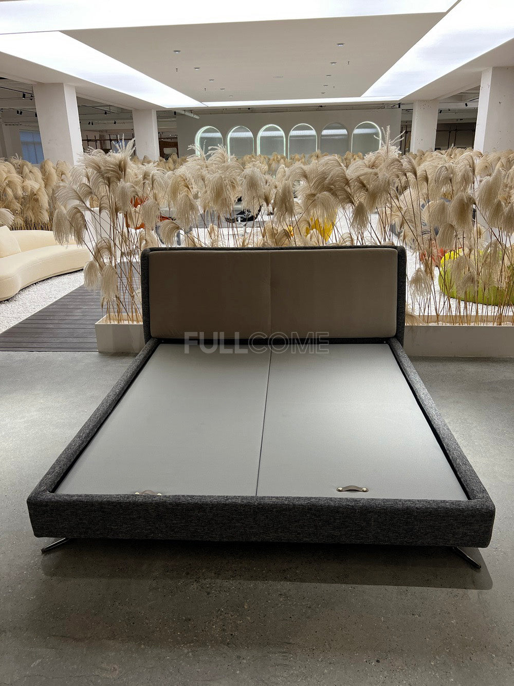 The Contrast-Panel Bed