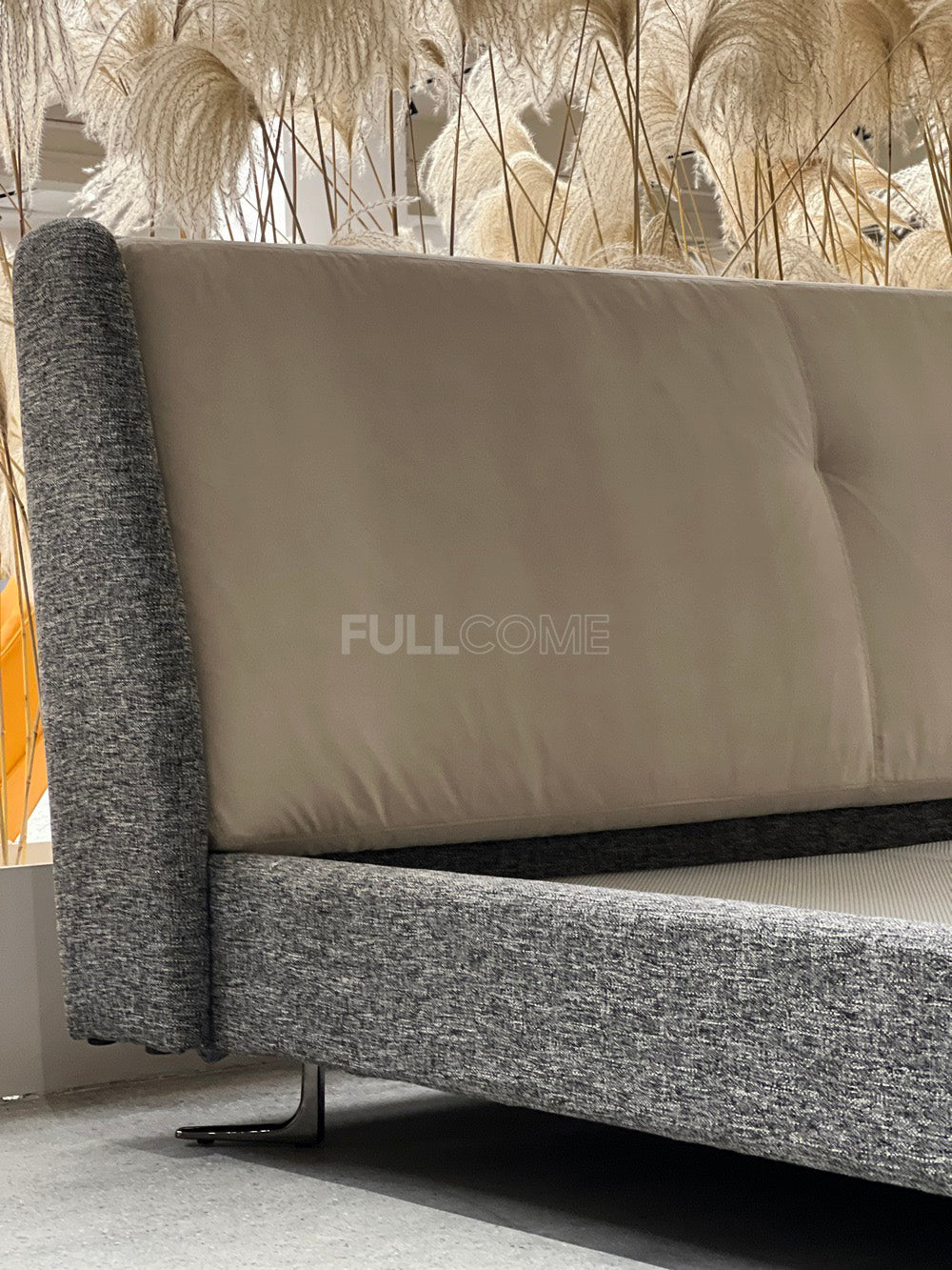 The Contrast-Panel Bed