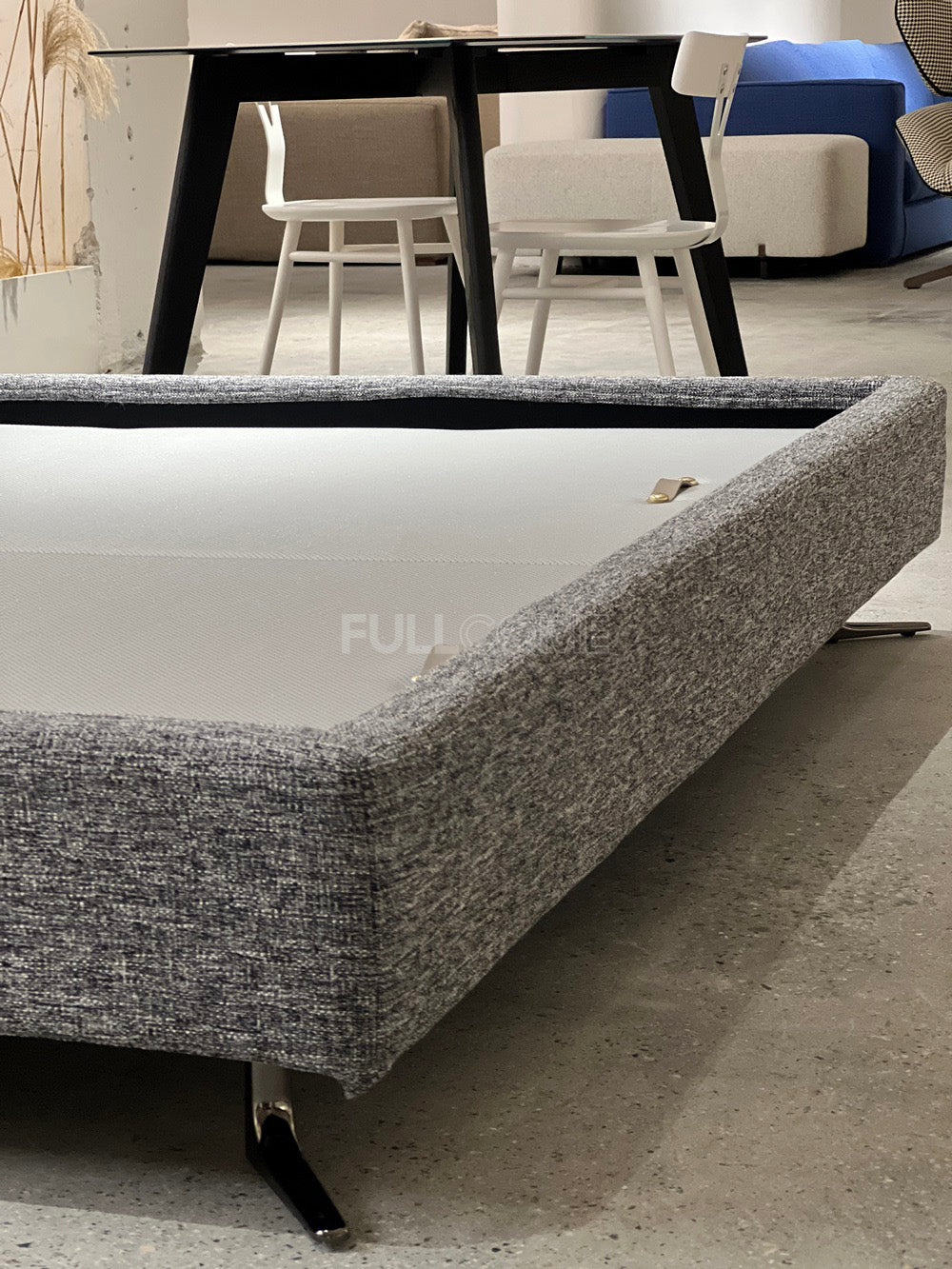 The Contrast-Panel Bed