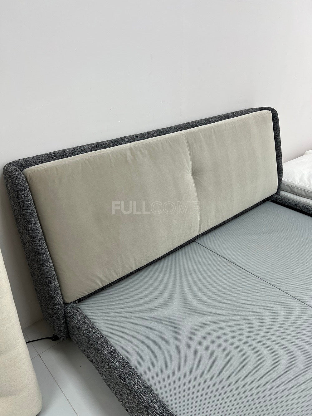 The Contrast-Panel Bed