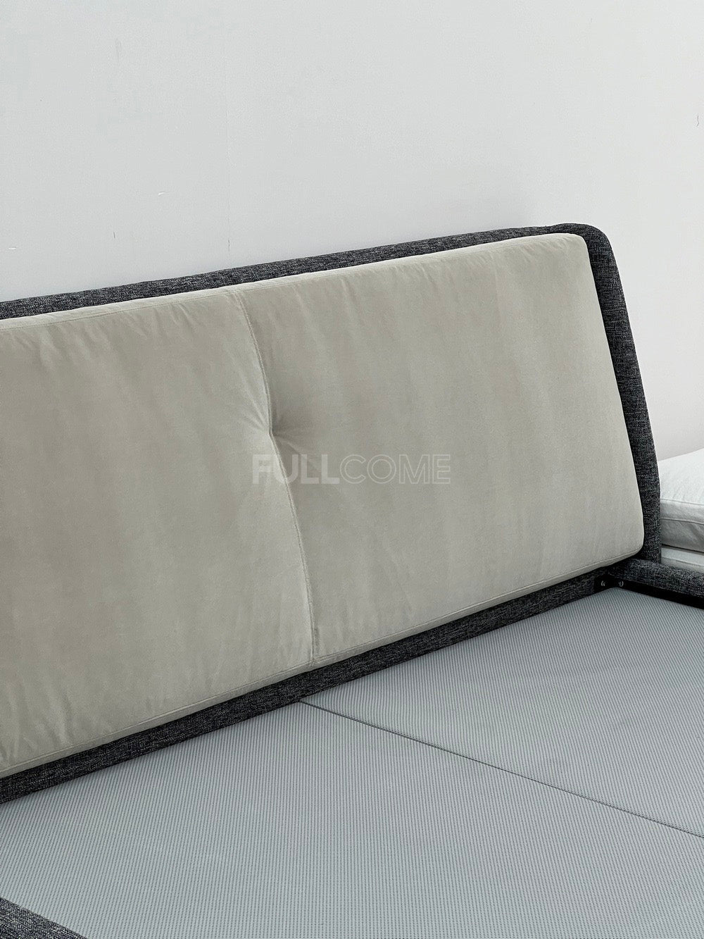 The Contrast-Panel Bed