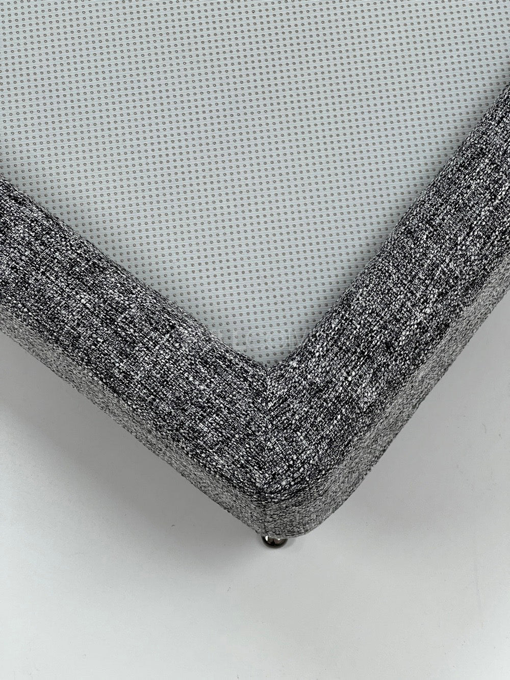 The Contrast-Panel Bed