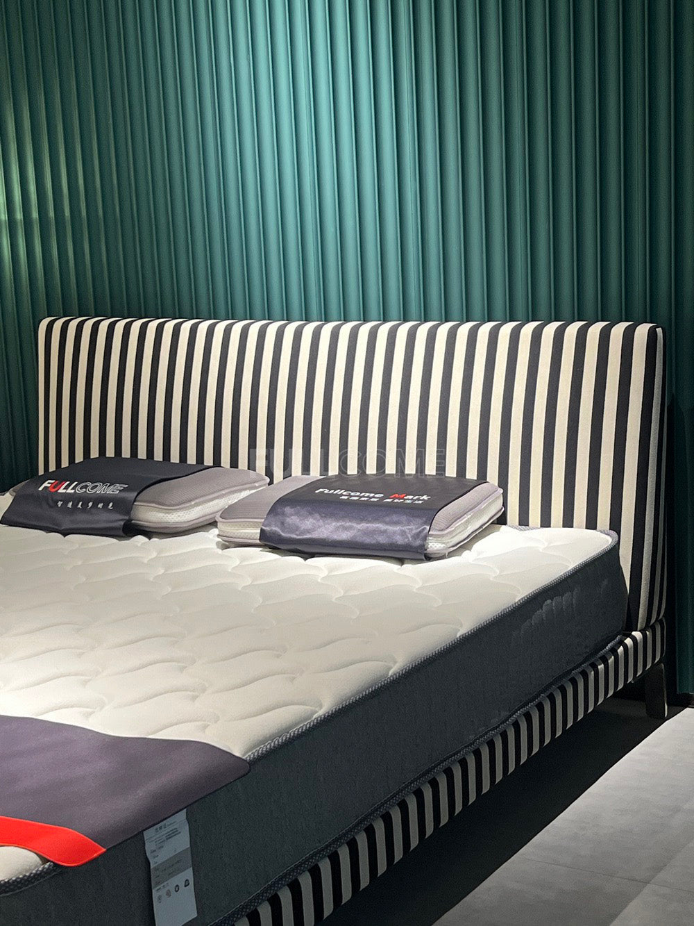 The Stripe Slant Bed