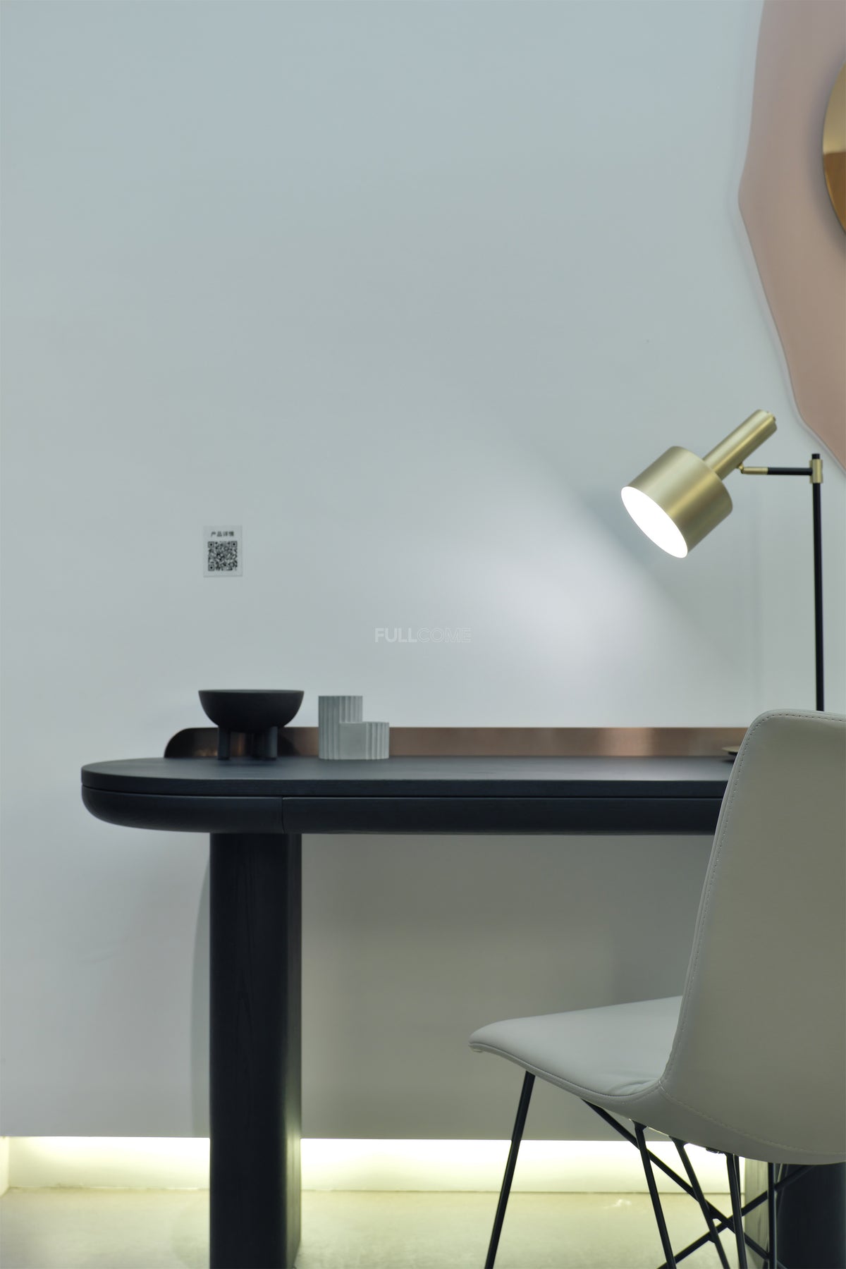 The Gallery Rail Desk