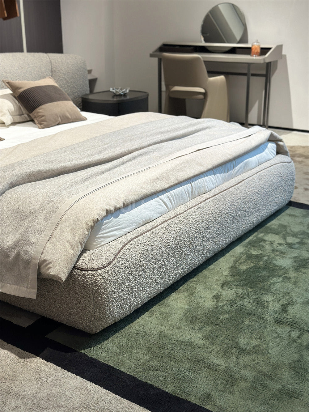 The Sweeping Wing Bed