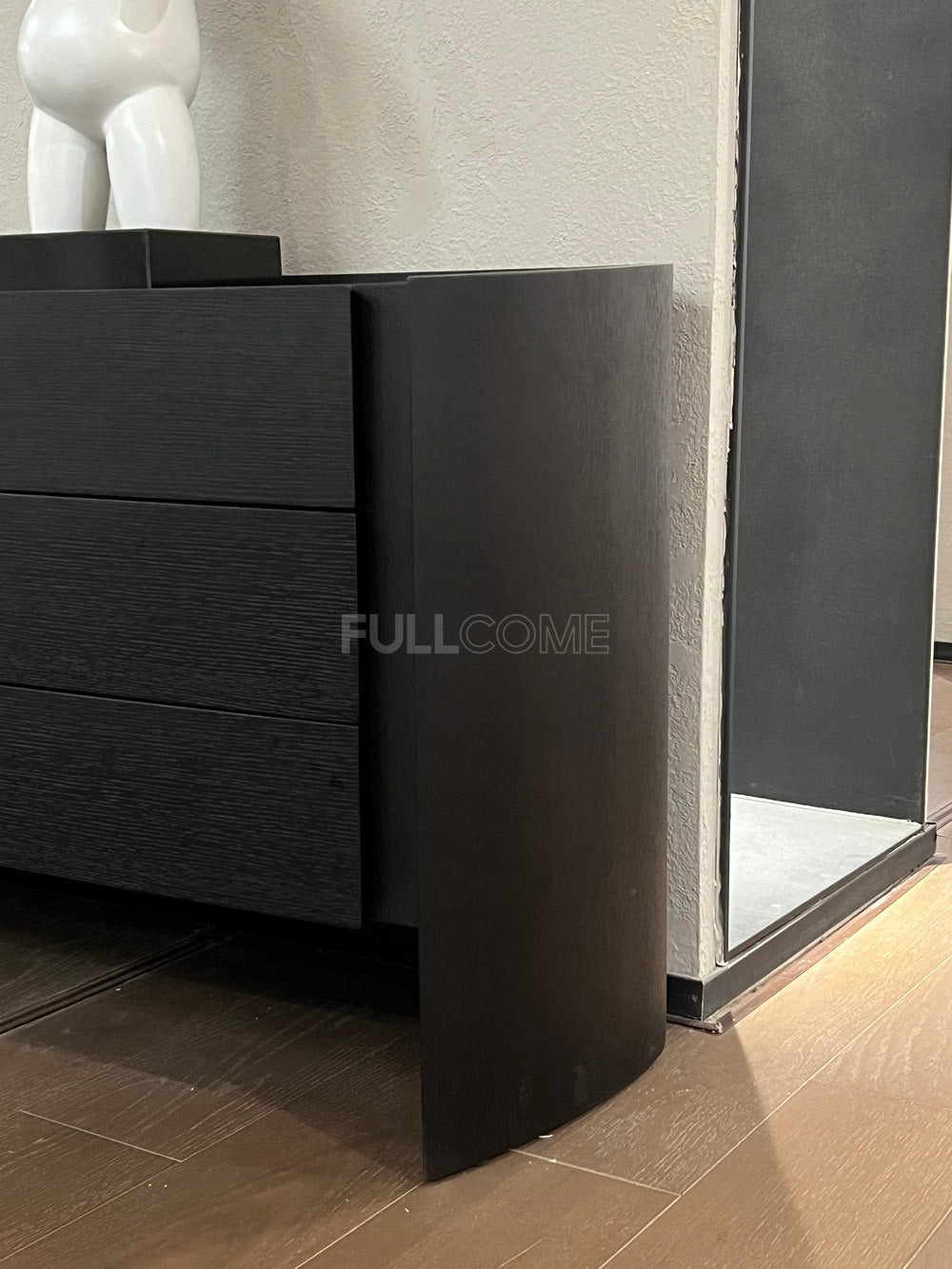 The Tray-Top Chest