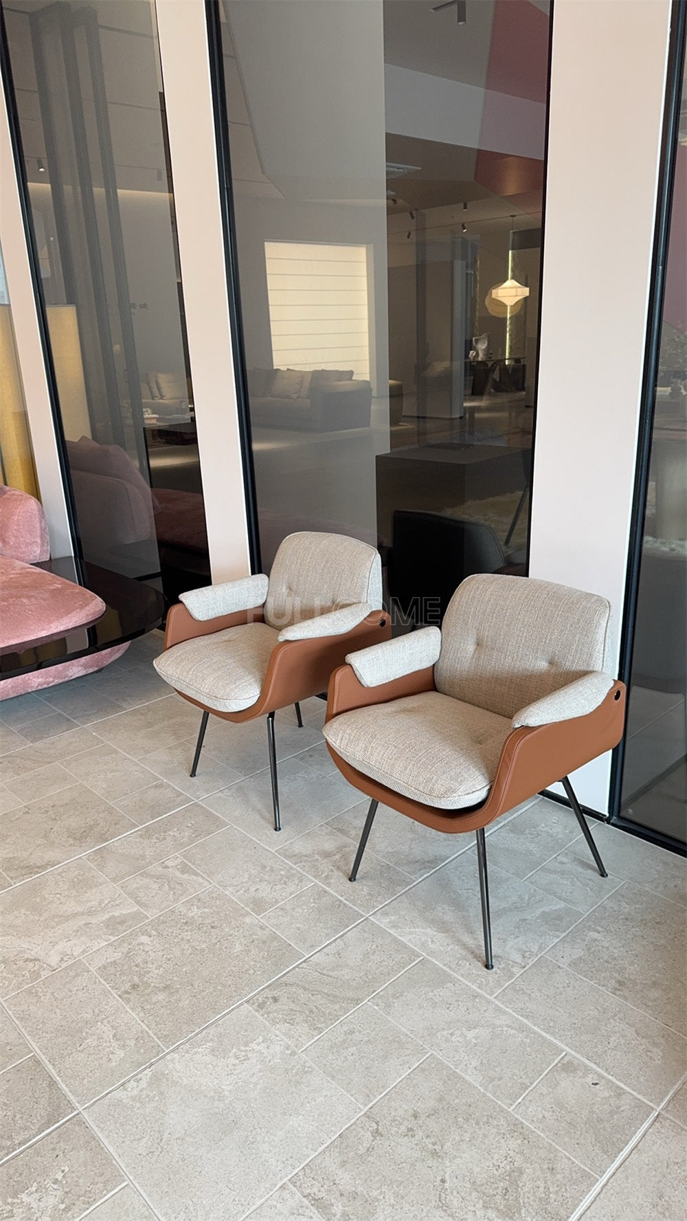 The Curved Shell Dining Armchair