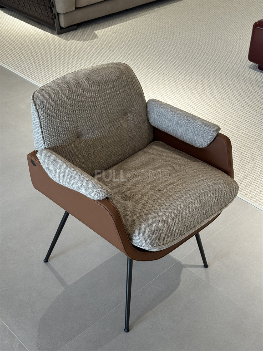 The Curved Shell Dining Armchair