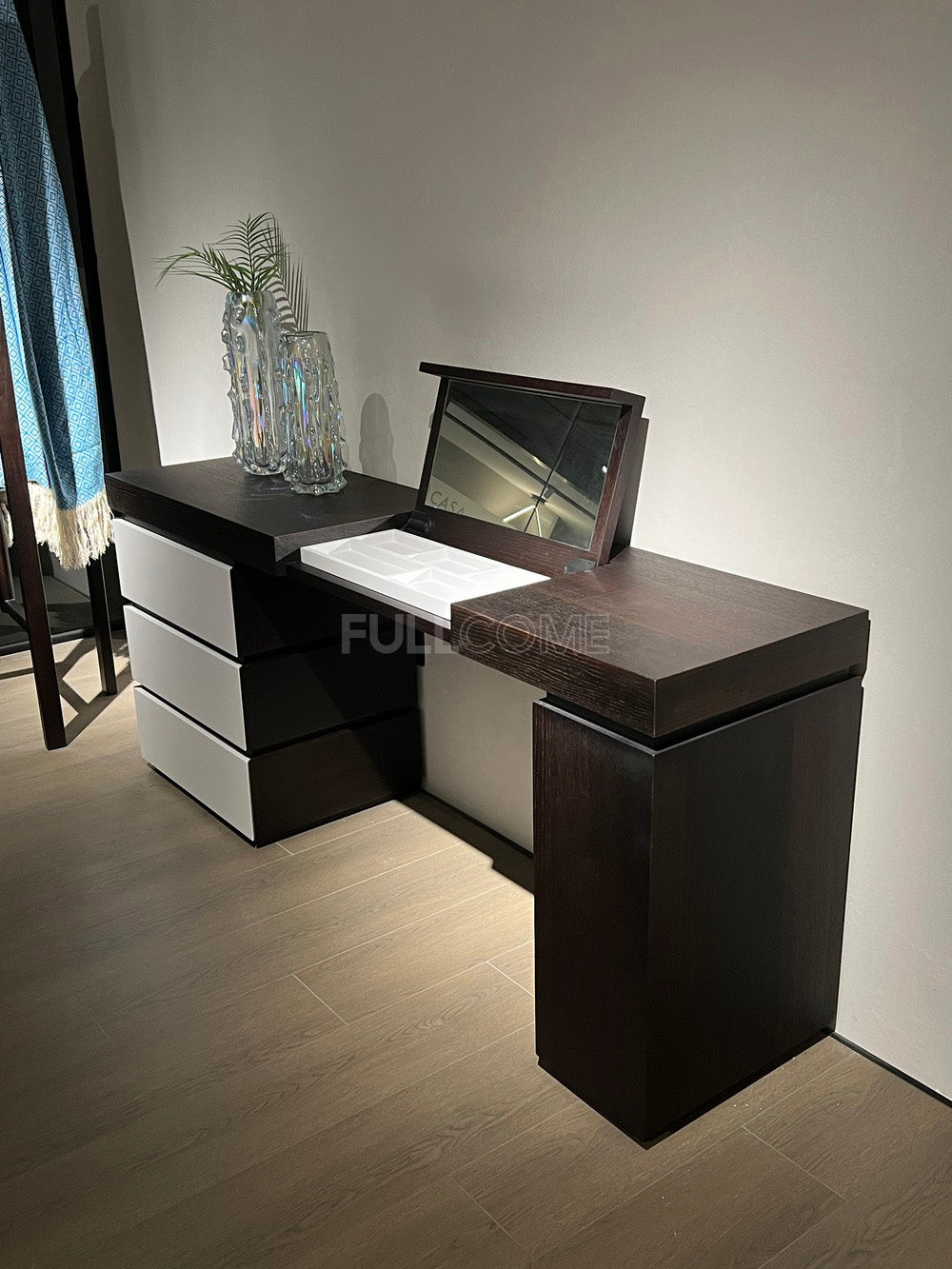 The Reveal Vanity