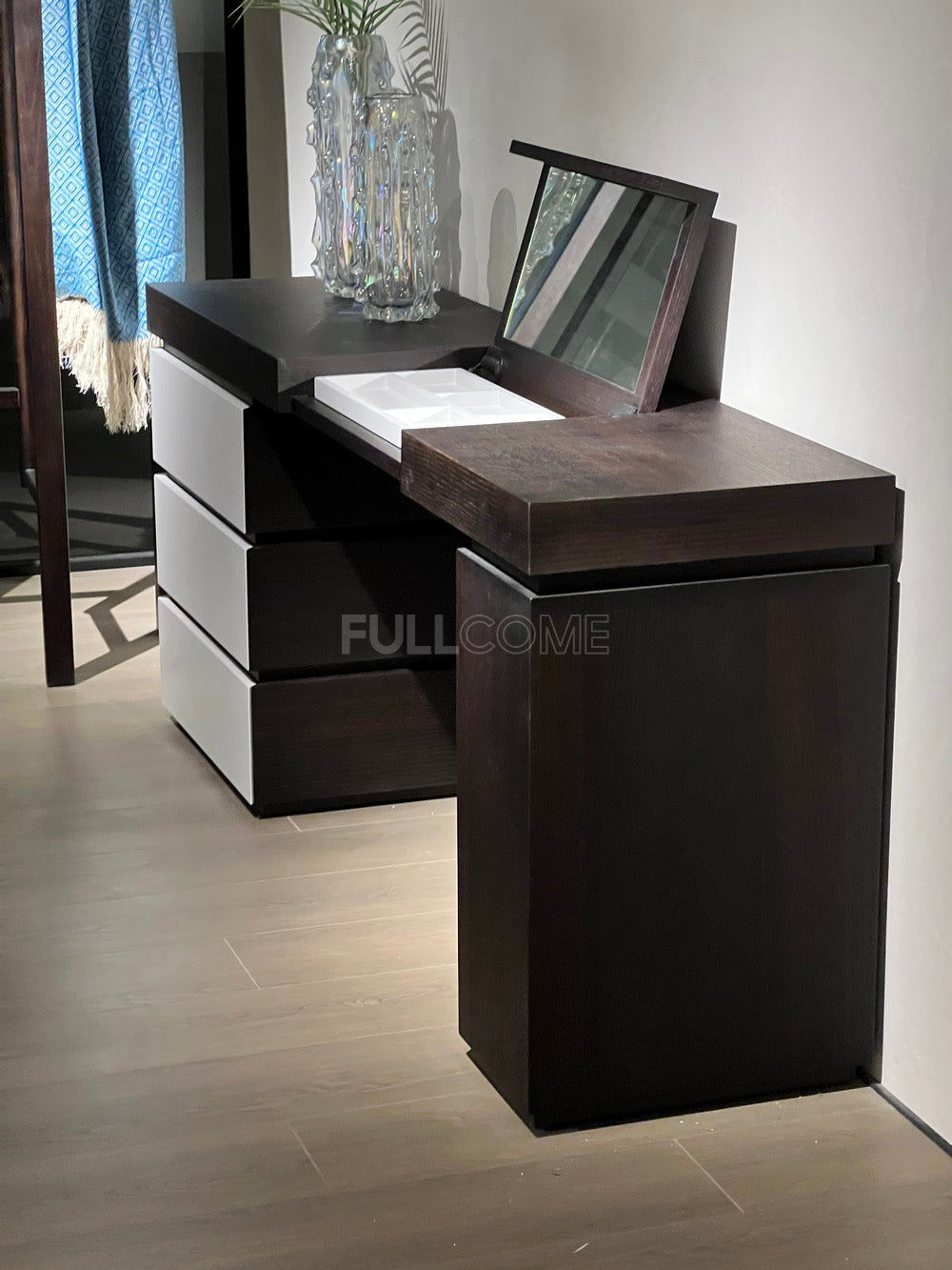 The Reveal Vanity