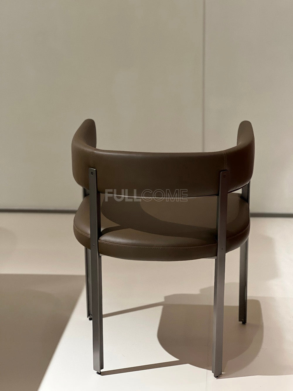The Curved Band Dining Chair