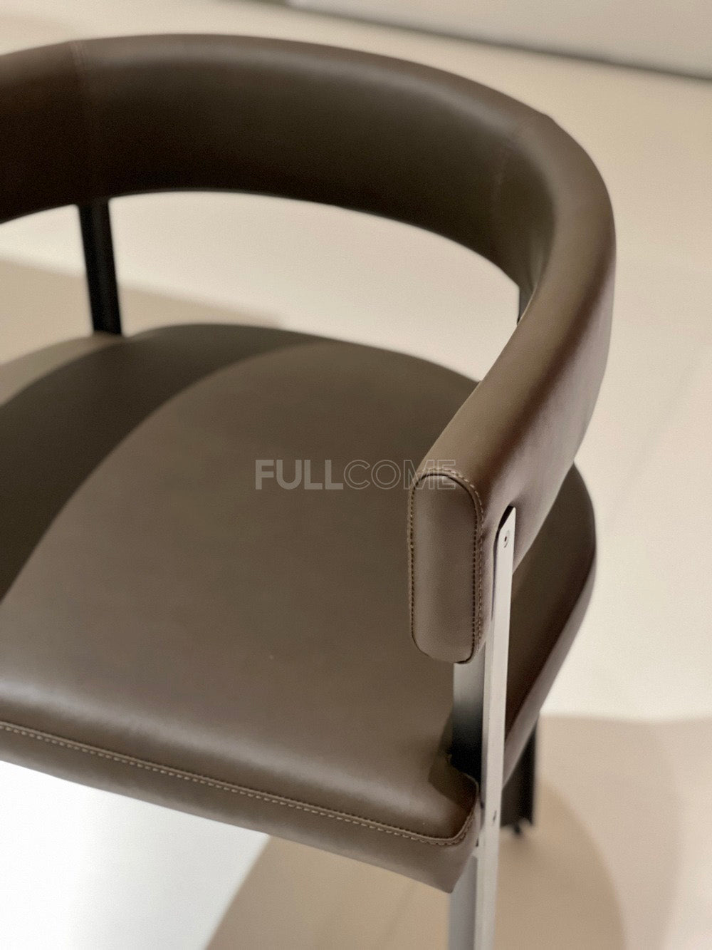 The Curved Band Dining Chair