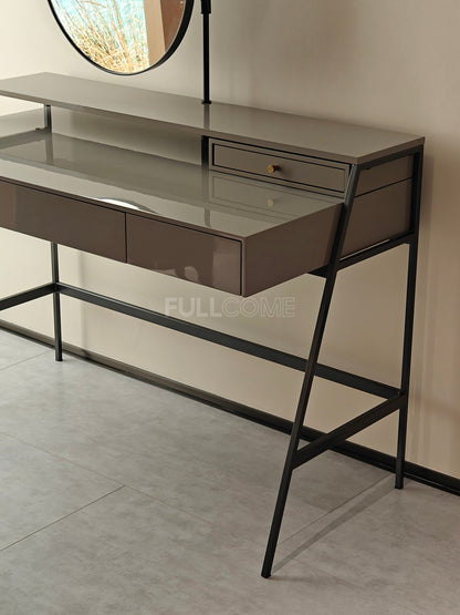 The Stem-Mirror Dressing Table